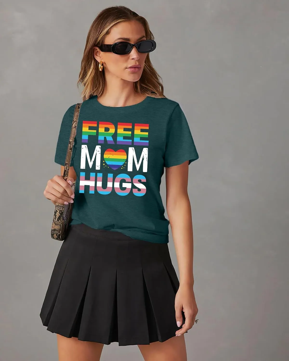 hohololo Pride Shirts Women Rainbows Graphic Tees Shirts Free Mom Hugs T-Shirt LGBTQ Short Sleeve Tops