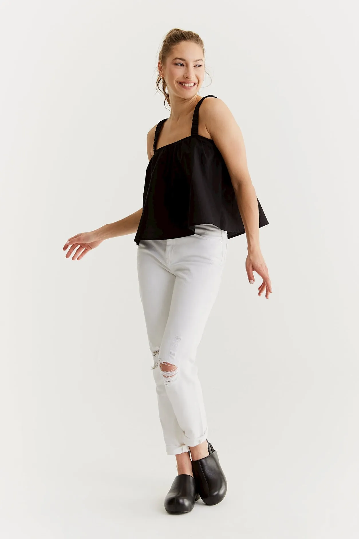 Lynn - Mid Waist 5 Pocket Mom Jeans - White Destroyed