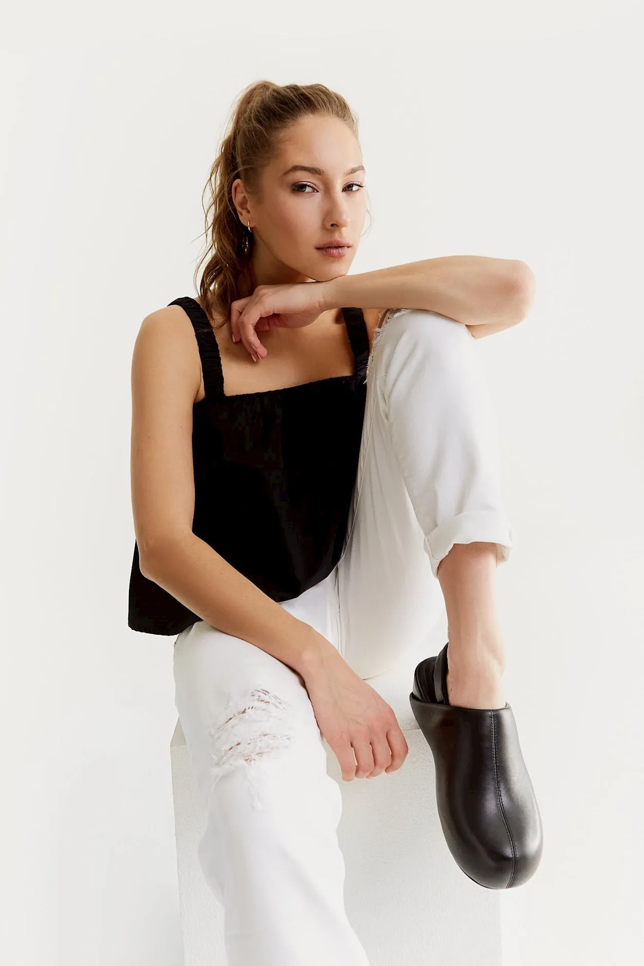Lynn - Mid Waist 5 Pocket Mom Jeans - White Destroyed