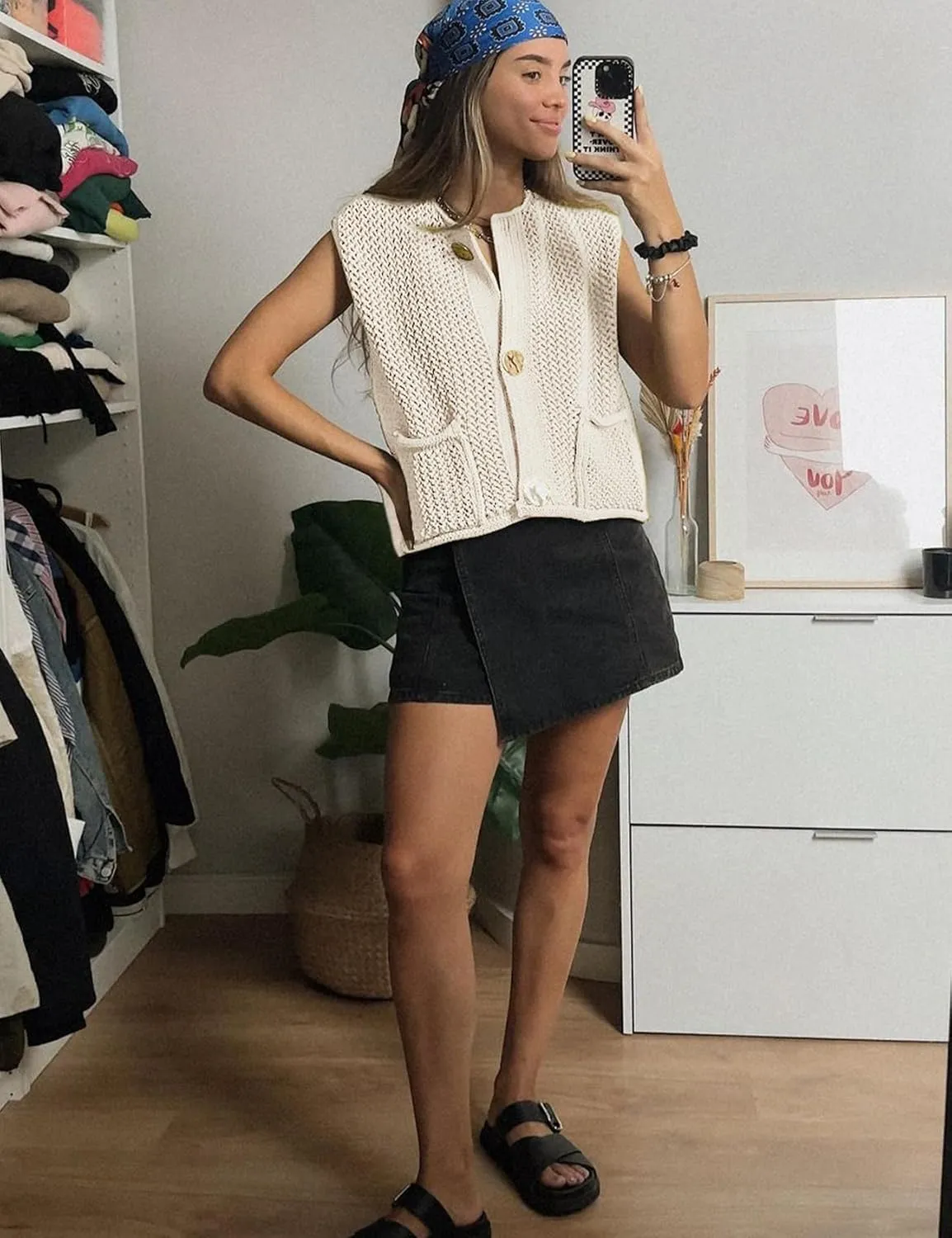 Yimoon Womens Crochet Chunky Knit Sweater Vest Casual Sleeveless Button Down Vest Tops Cropped Cardigan Sweaters with Pockets